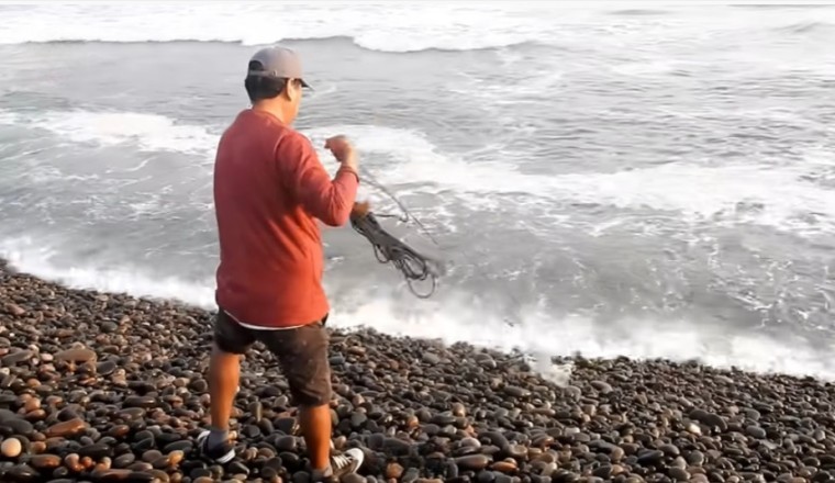 Fisherman’s Astonishing Discovery: Ancient Treasure Chest Found Amidst a Bountiful Catch